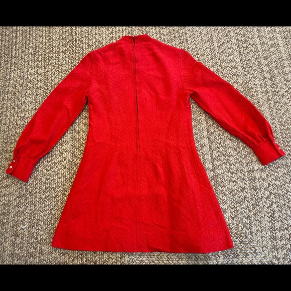 One of a kind vintage 1960s red mod shift dress, fits like size 2 - Picture 4 of 6